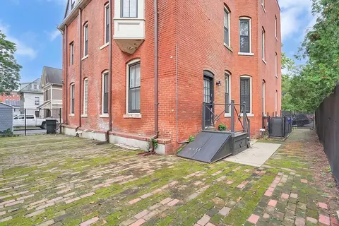 64 Temple St, Springfield, MA 01105 photo 39