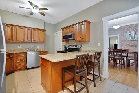 64 Temple St, Springfield, MA 01105 photo 8