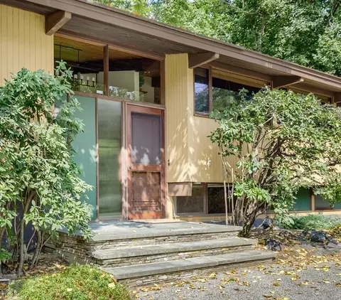 2 Rollingwood Dr, Worcester, MA 01609