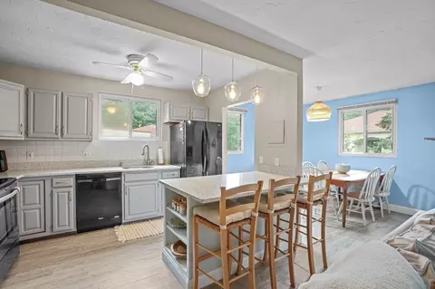 300 Fellsview Ter #306, Stoneham, MA 02180