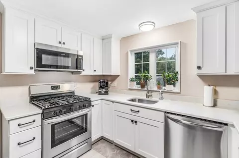 16 Nova #B, Pepperell, MA 01463