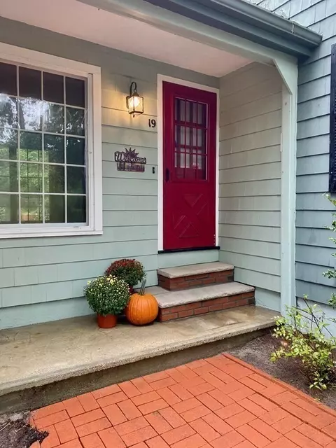 19 Sagamore Dr, Andover, MA 01810