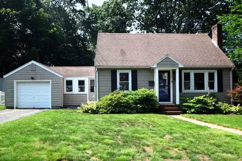 17 Top Hill Ave, Dedham, MA 02026