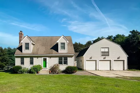 40 Locust St, Salisbury, MA 01952