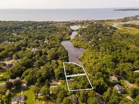 306 Lake Elizabeth Dr, Barnstable, MA 02632