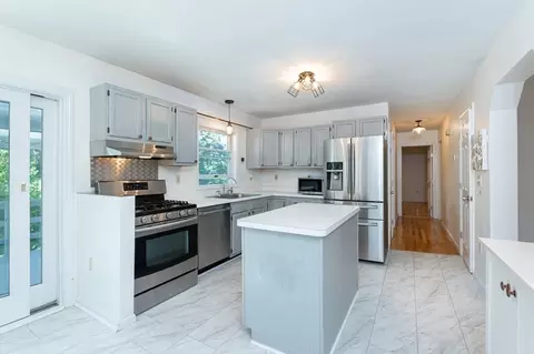 60 Holly St, Gloucester, MA 01930 photo 6