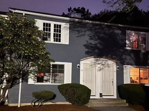 42 Roberts Dr #42, Bedford, MA 01730