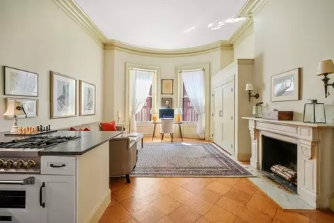 326 Dartmouth St #4, Boston, MA 02115
