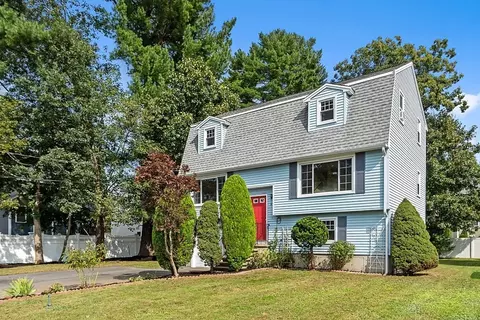 18 Cedarwood Rd, Billerica, MA 01821