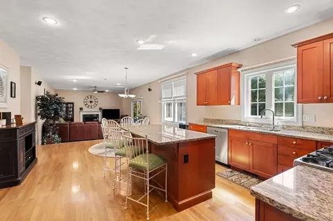 4 Hawk Hill Rd, Beverly, MA 01915 photo 9