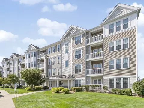 87 Clocktower Dr #402, Waltham, MA 02452