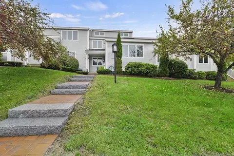 151 Westview Dr #151, Westford, MA 01886