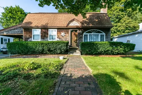 26 Amesbury St, Worcester, MA 01605