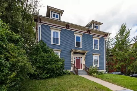 16 West St #2, Worcester, MA 01609