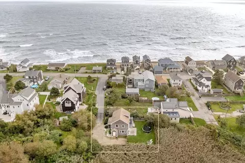 15 Iowa St, Marshfield, MA 02020