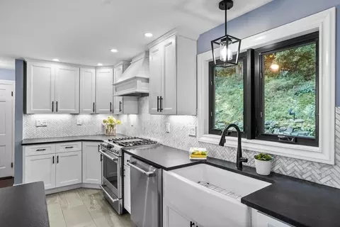 9 Drury Ln, Worcester, MA 01609 photo 11