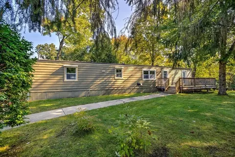 9 Tyler St, Brookfield, MA 01506