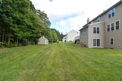 14 Francis Dr, Upton, MA 01568 photo 5