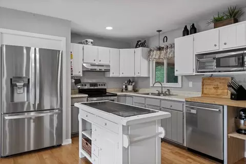 8 Maybury Rd, Maynard, MA 01754 photo 4