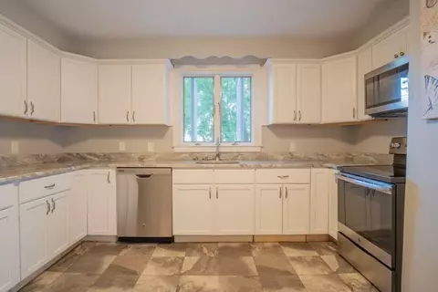 10 Maple Ave, Danvers, MA 01923 photo 15