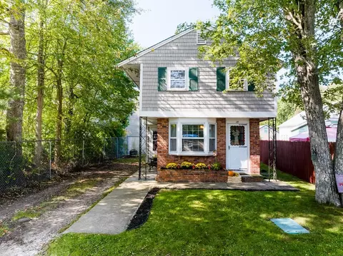 15 Evergreen St, Dartmouth, MA 02747