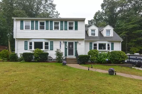 94 Pine Ridge Dr, Franklin, MA 02038