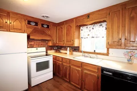110 Dewitt St, Springfield, MA 01129 photo 6