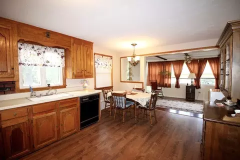 110 Dewitt St, Springfield, MA 01129 photo 5