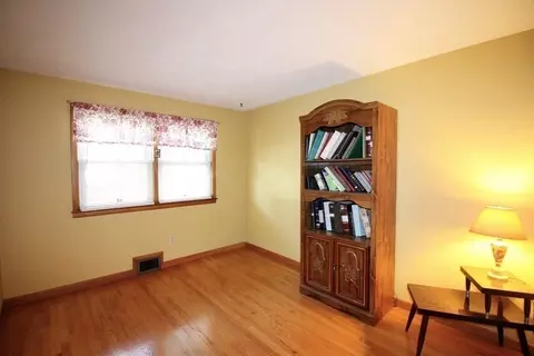 110 Dewitt St, Springfield, MA 01129 photo 12
