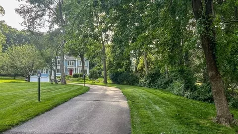 155 Old Spring St, Lexington, MA 02421