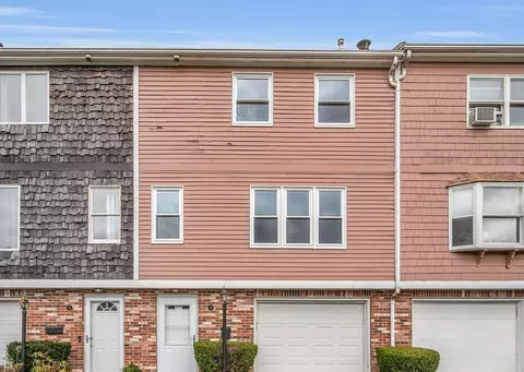22 N Central St #3, Peabody, MA 01960
