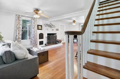 49 Marchioness Rd, Springfield, MA 01129 photo 3
