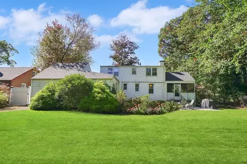 49 Marchioness Rd, Springfield, MA 01129 photo 2