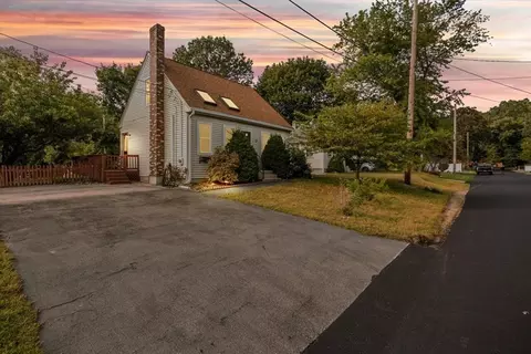 2 Sylvan Rd, North Attleboro, MA 02760