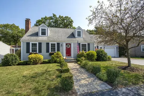 61 Holly Hill Cir, Weymouth, MA 02190