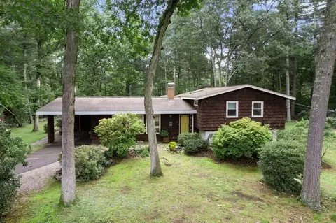 12 Fleetwood Dr, Norfolk, MA 02056
