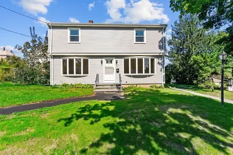 26 California St, Fall River, MA 02723