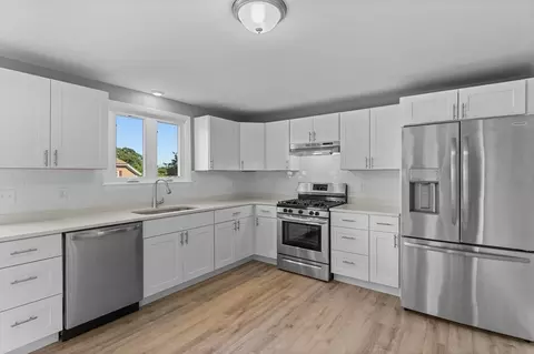 26 California St, Fall River, MA 02723 photo 4
