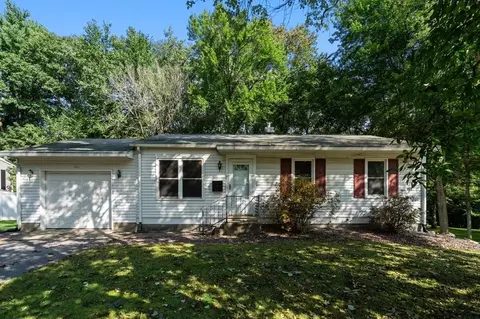 699 Benson Rd, Whitinsville, MA 01588