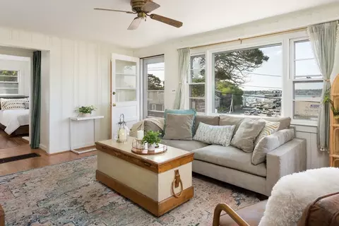14 Gray St, Wareham, MA 02532