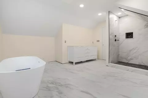 Bath - 351 Grove St, Reading, MA 01867 photo 2 of 2