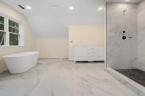 Bath - 351 Grove St, Reading, MA 01867 photo 1 of 2