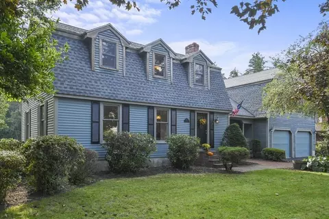 11 Colonial Dr, Leominster, MA 01453