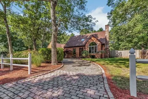 46 Tasina Dr, Falmouth, MA 02536