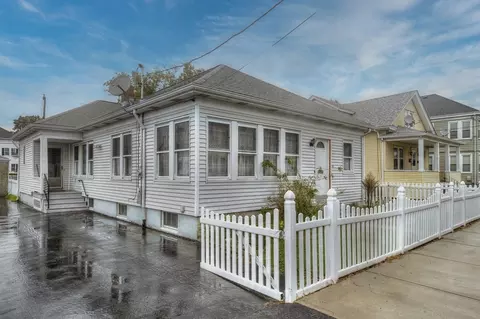 28 Mccabe, Pawtucket, RI 02861