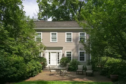 87 Hancock St, Lexington, MA 02420
