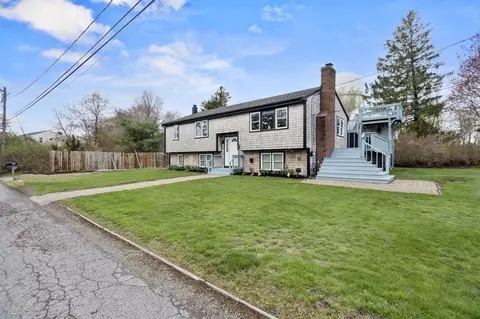 48 Bunker Hill Rd, Ipswich, MA 01938