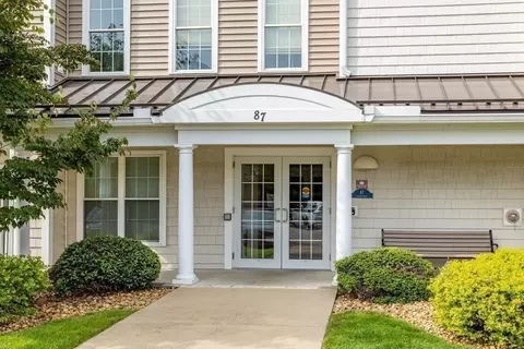 87 Clocktower Dr #109, Waltham, MA 02452