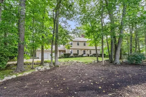 22 Hickory Hill Rd, Manchester, MA 01944