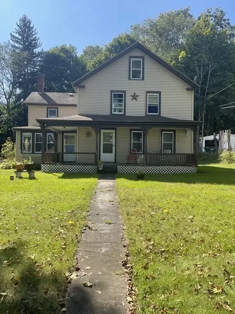27 Leicester St, Oxford, MA 01537